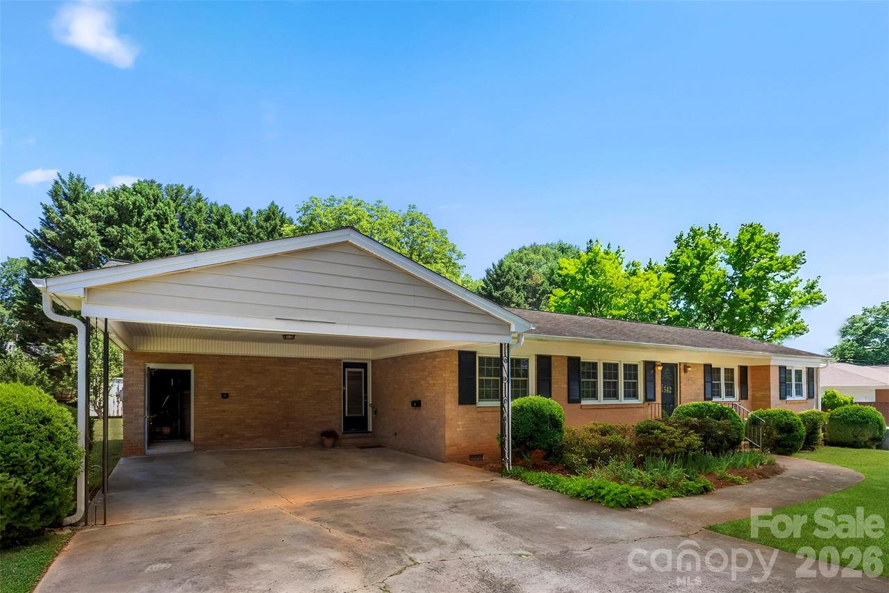 3342 Gardner Park Dr., Gastonia, NC 28054