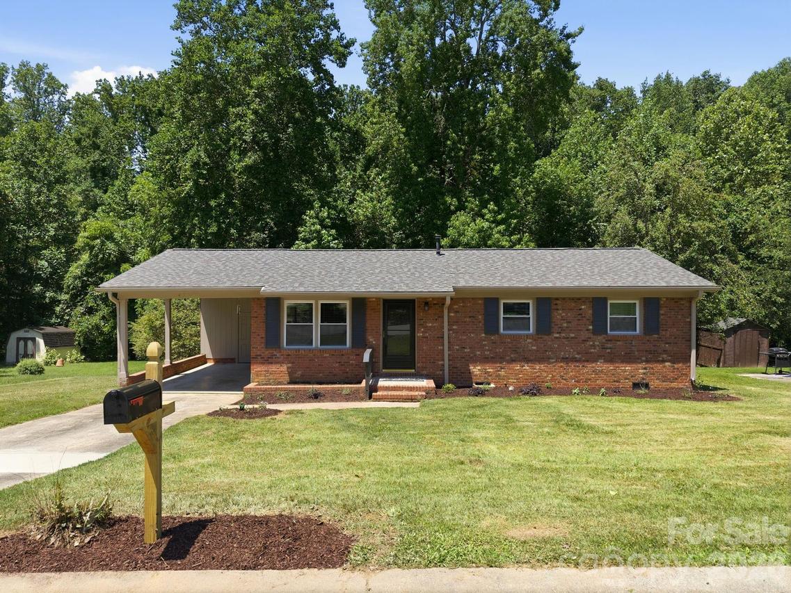 413 E Mclelland Ave., Mooresville, NC 28115