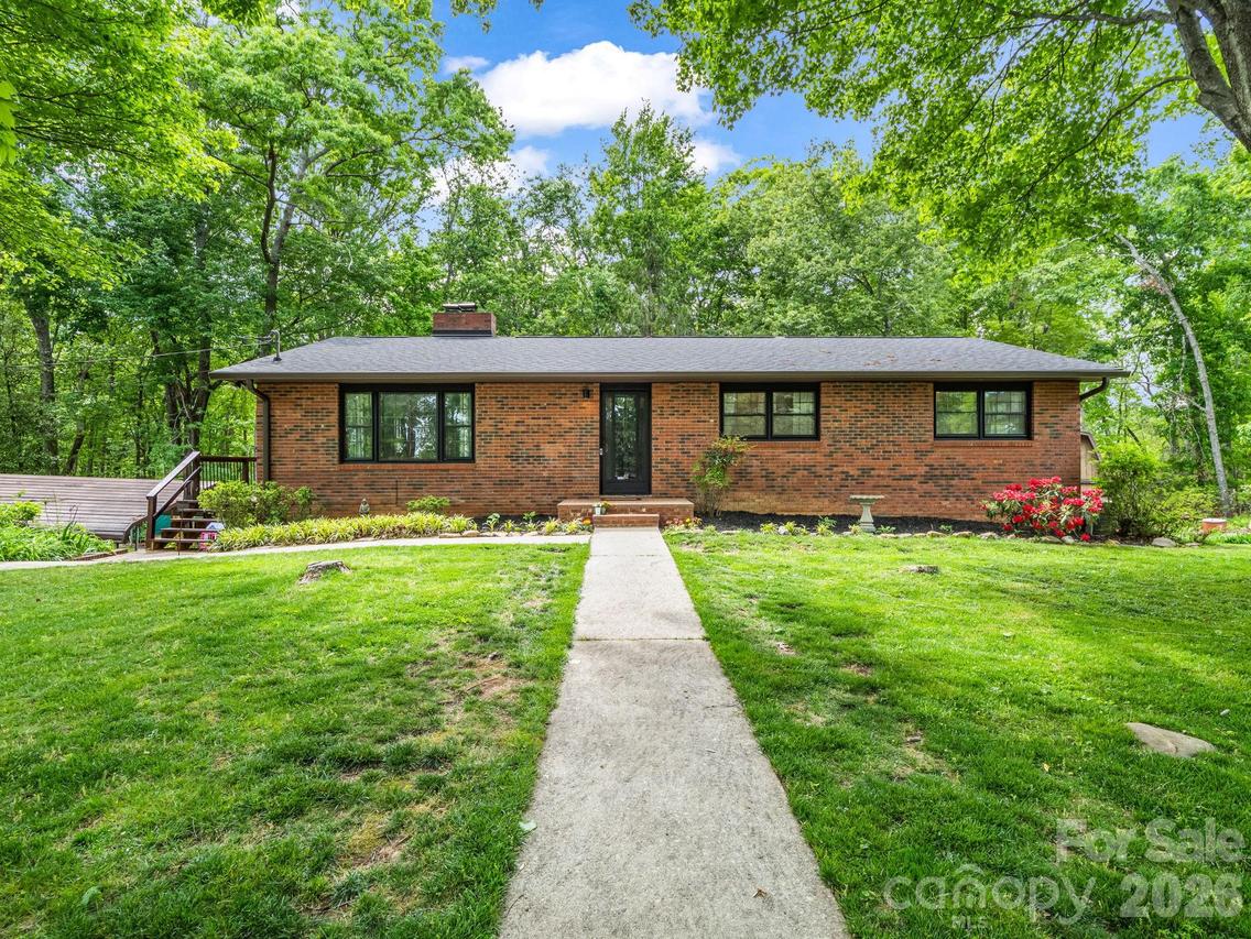 92 Greenwood Acres Dr., Mills River, NC 28759