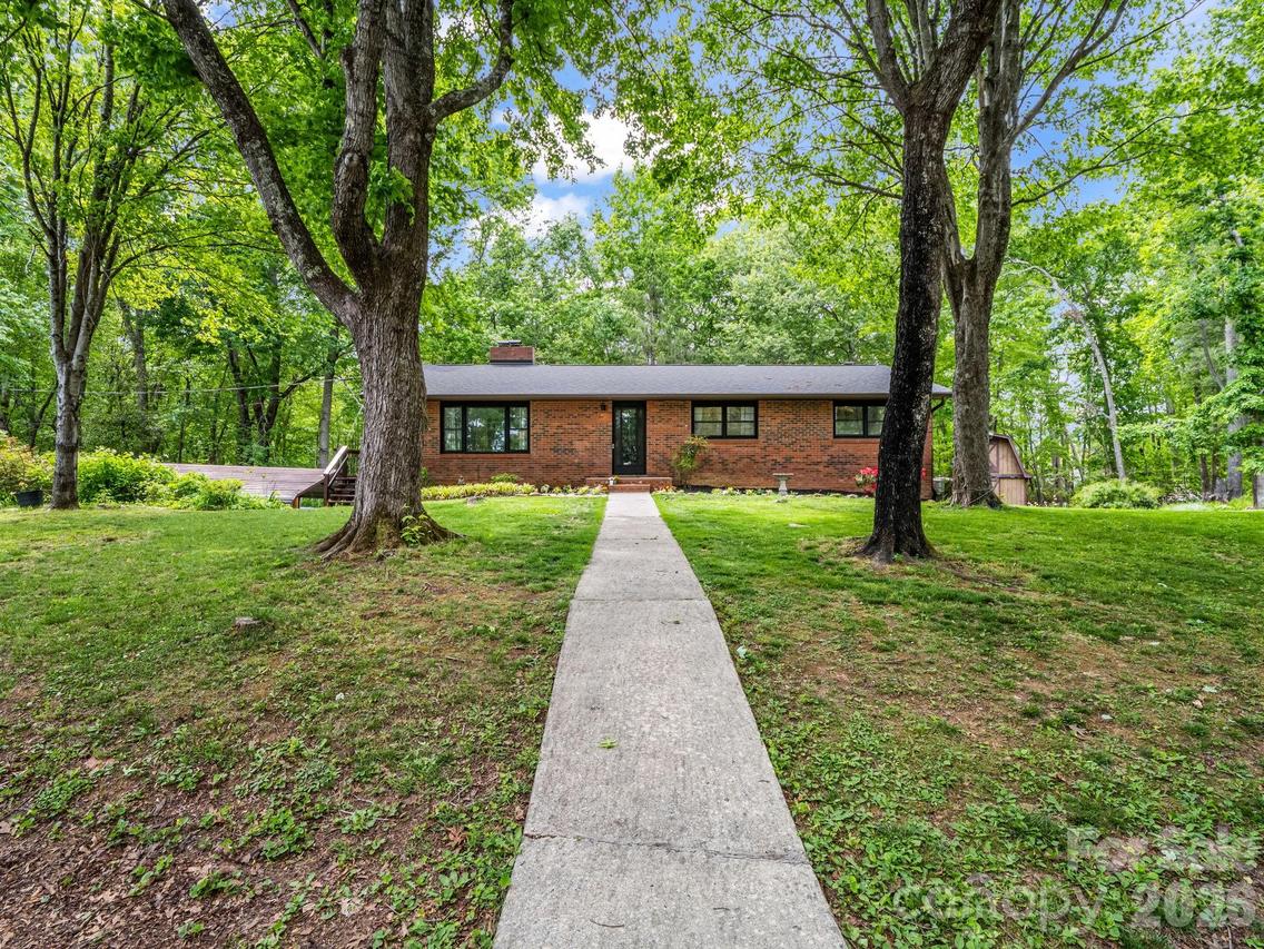 92 Greenwood Acres Dr., Mills River, NC 28759