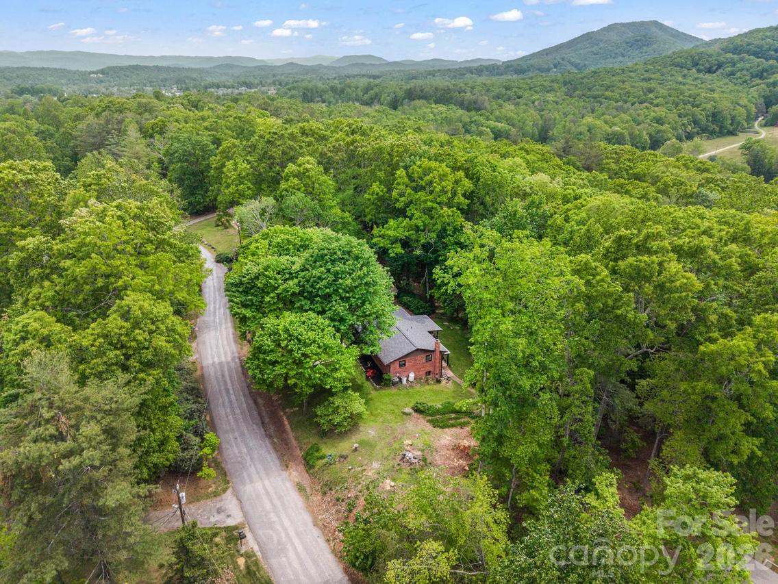 92 Greenwood Acres Dr., Mills River, NC 28759
