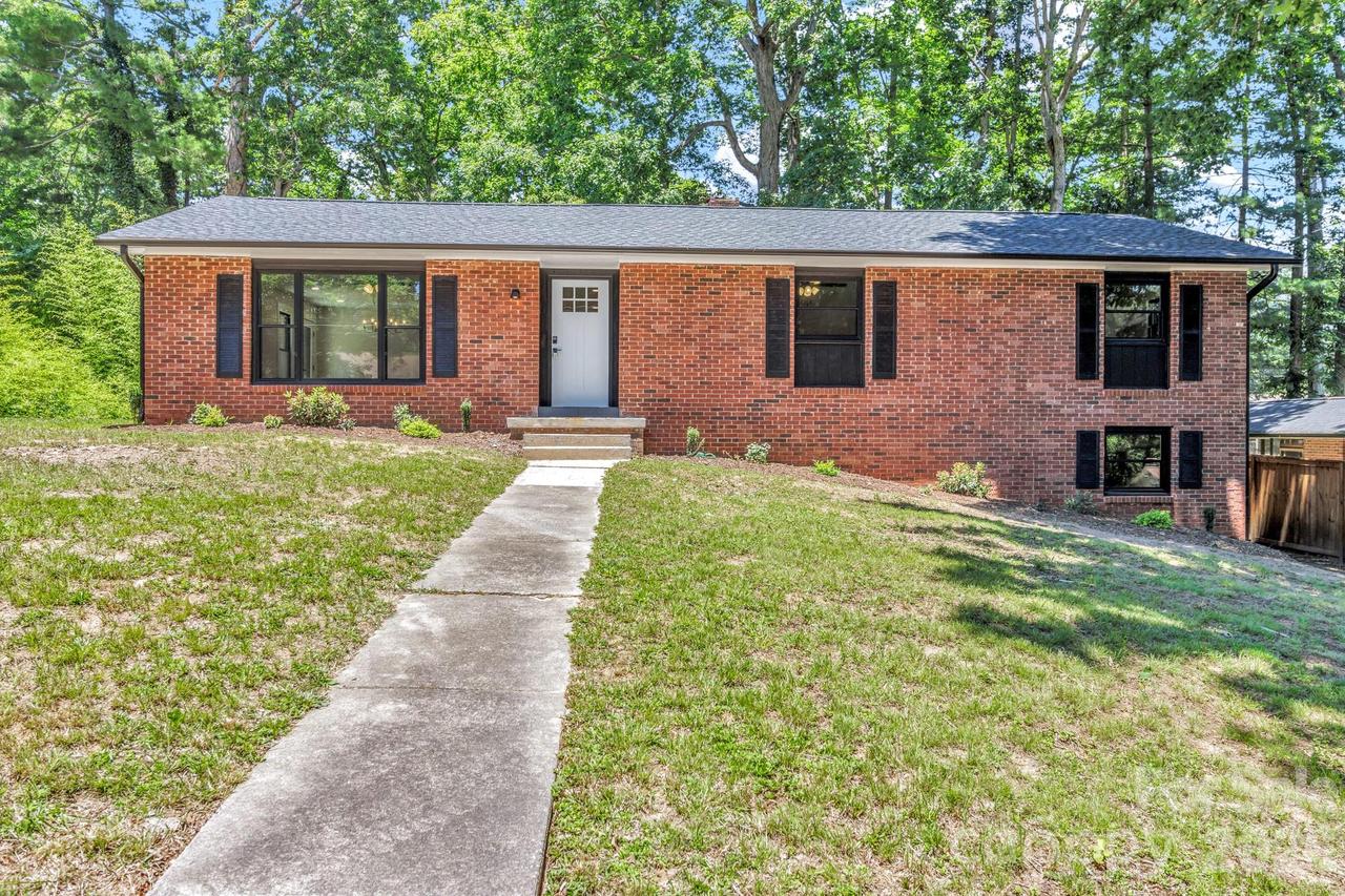 4 Barnes Rd., Asheville, NC 28803