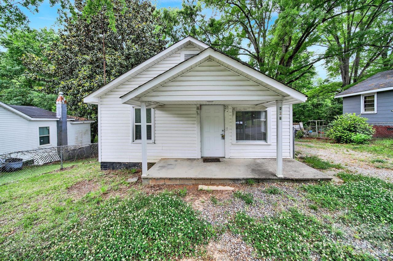 807 Evening Shade Ln., Gastonia, NC 28052