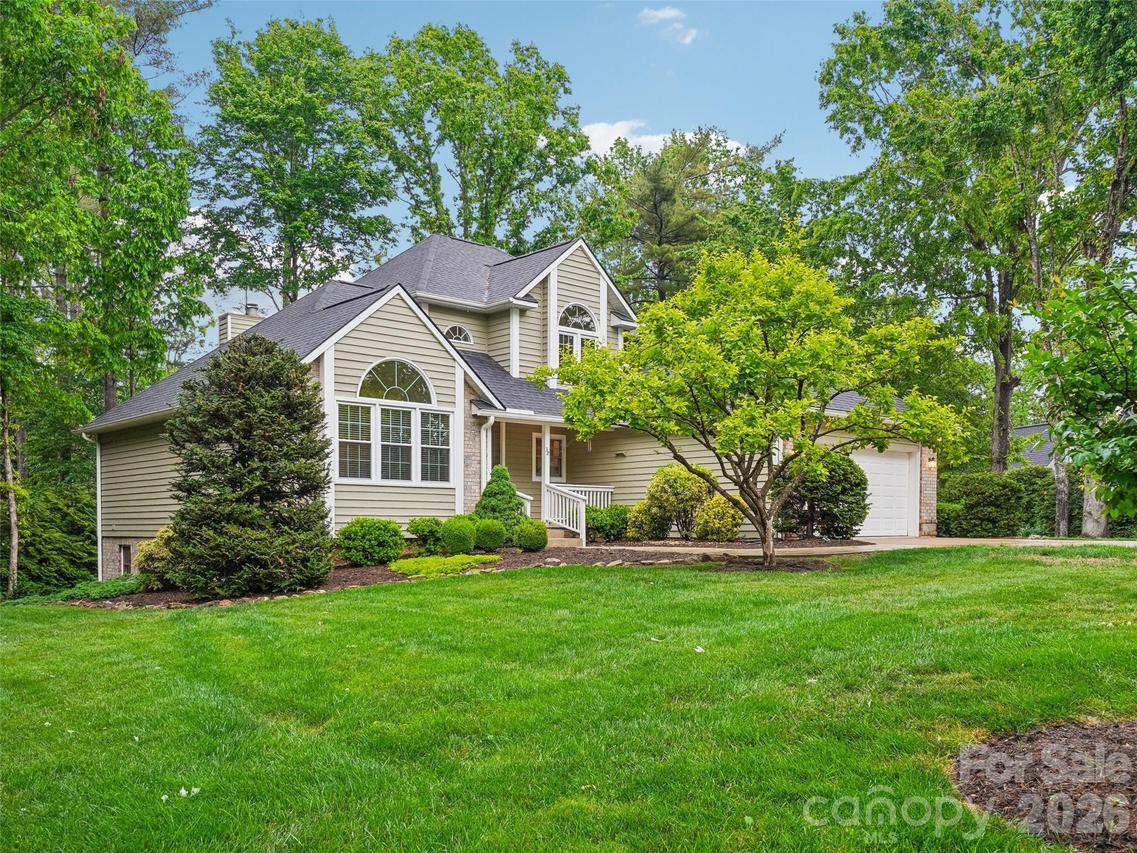38 Forest Knoll Dr., Weaverville, NC 28787