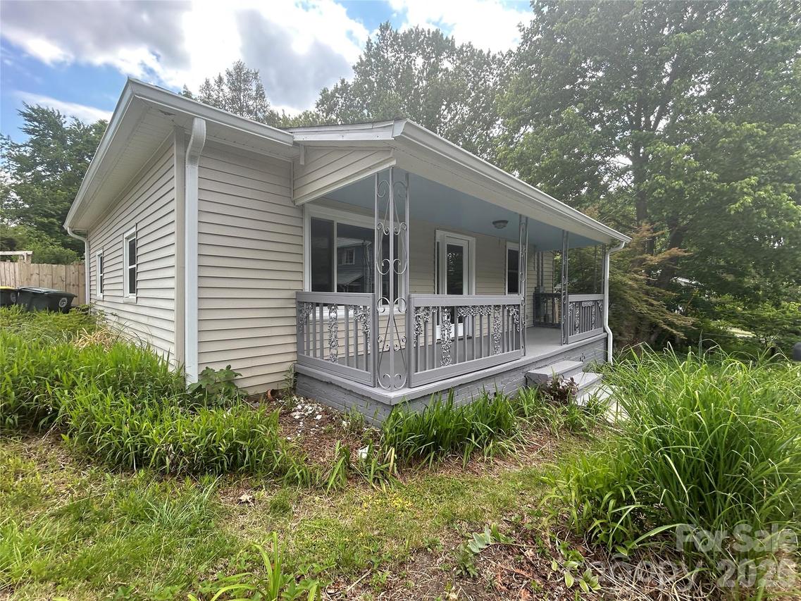 12 Penley Ave., Asheville, NC 28804