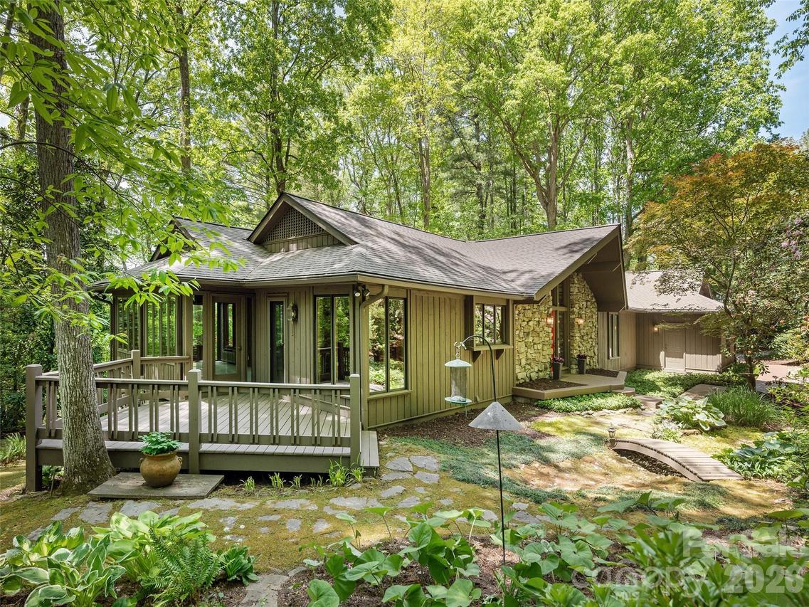 227 Estate Dr., Hendersonville, NC 28739