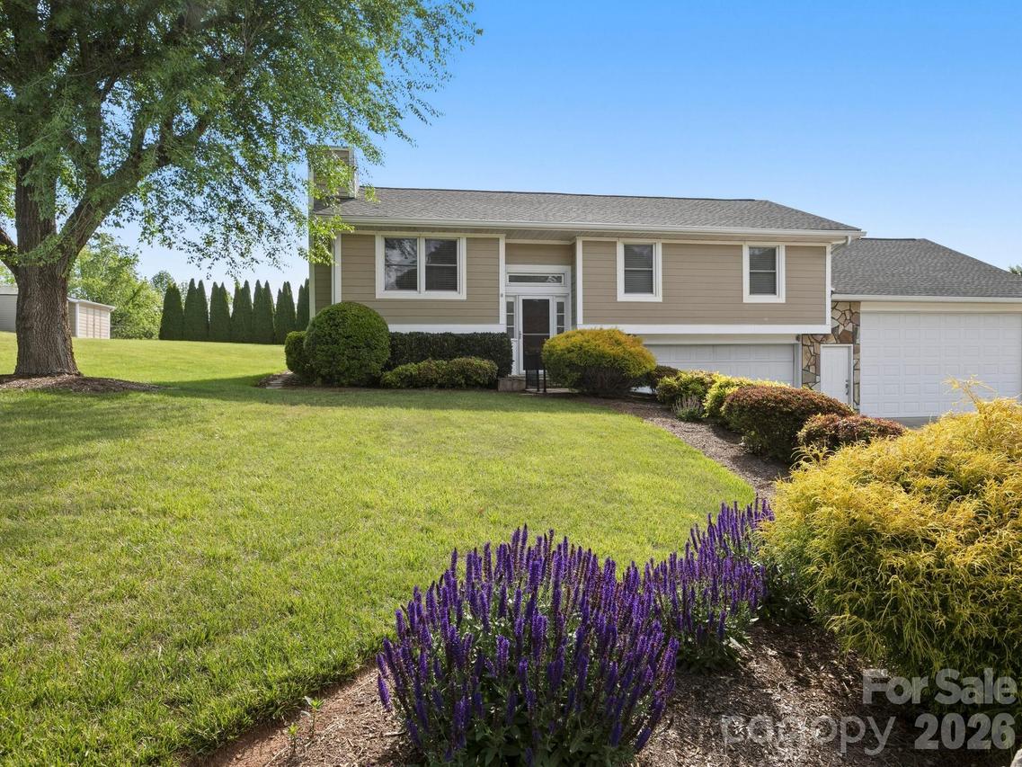 3 Fieldcrest Dr., Candler, NC 28715