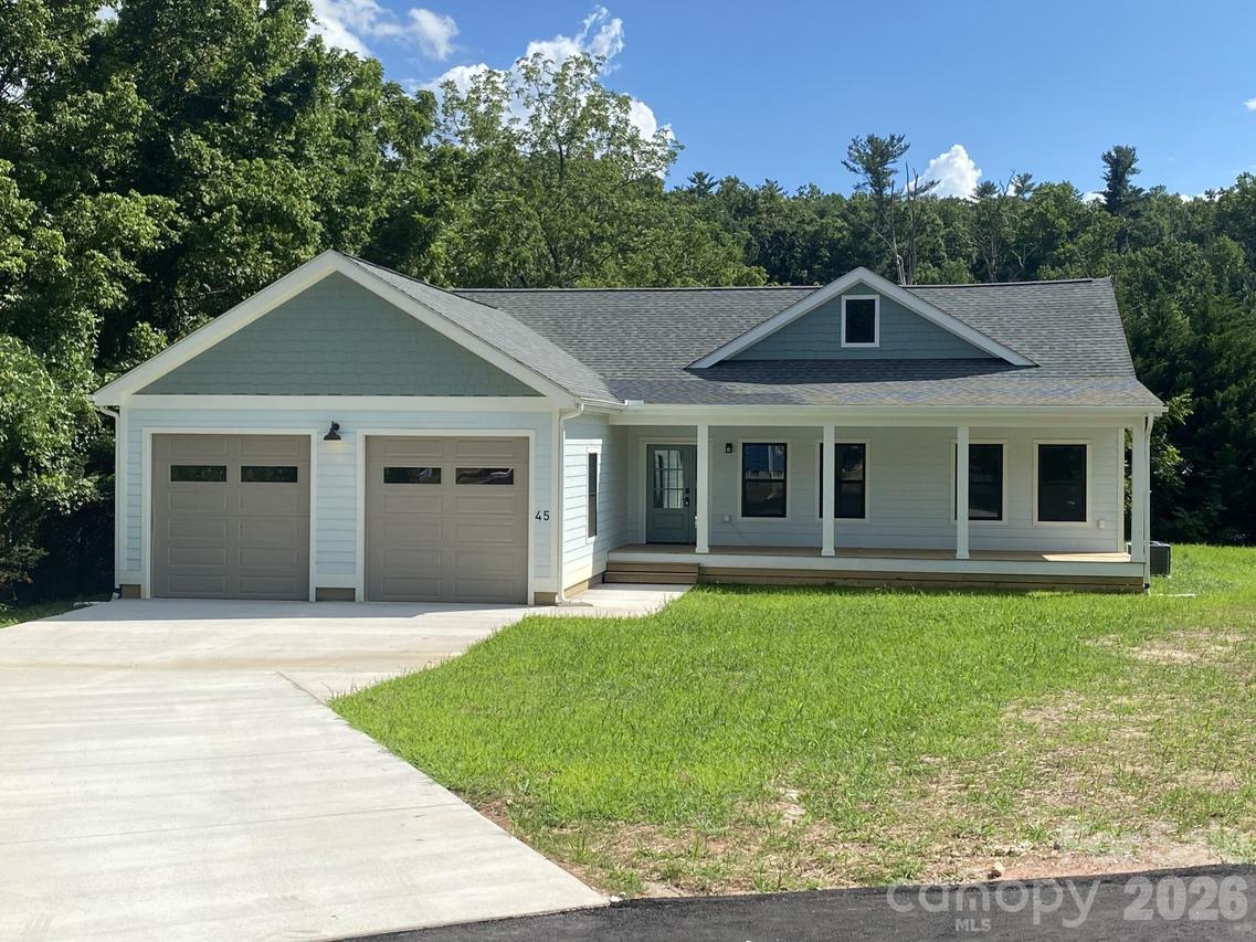 45 Gash Cove Rd., Hendersonville, NC 28791