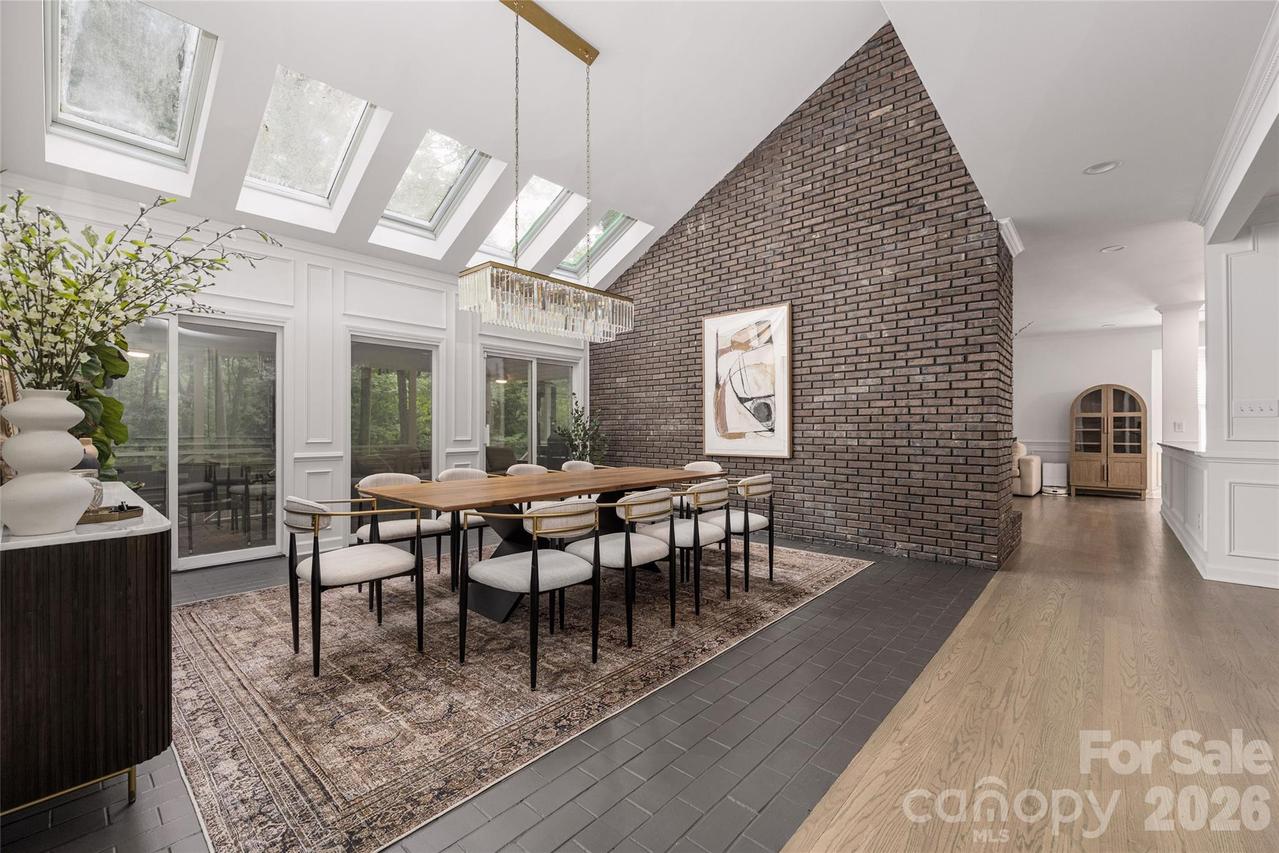 1800 Chestnut Ln., Matthews, NC 28104