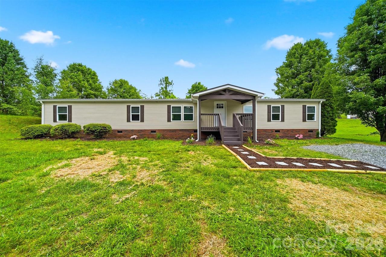 2295 Amy Ct., Lenoir, NC 28645
