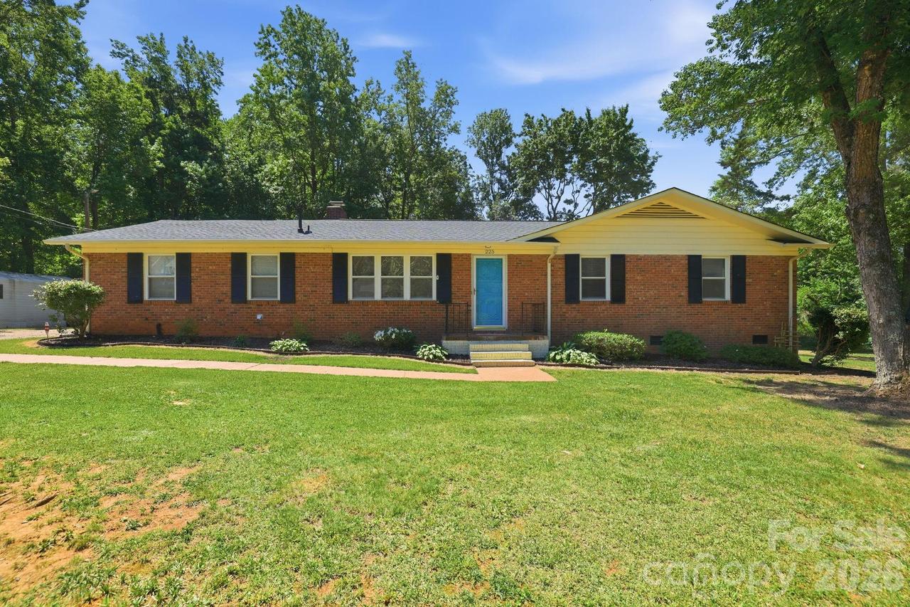 225 Middleton Ave., Matthews, NC 28104