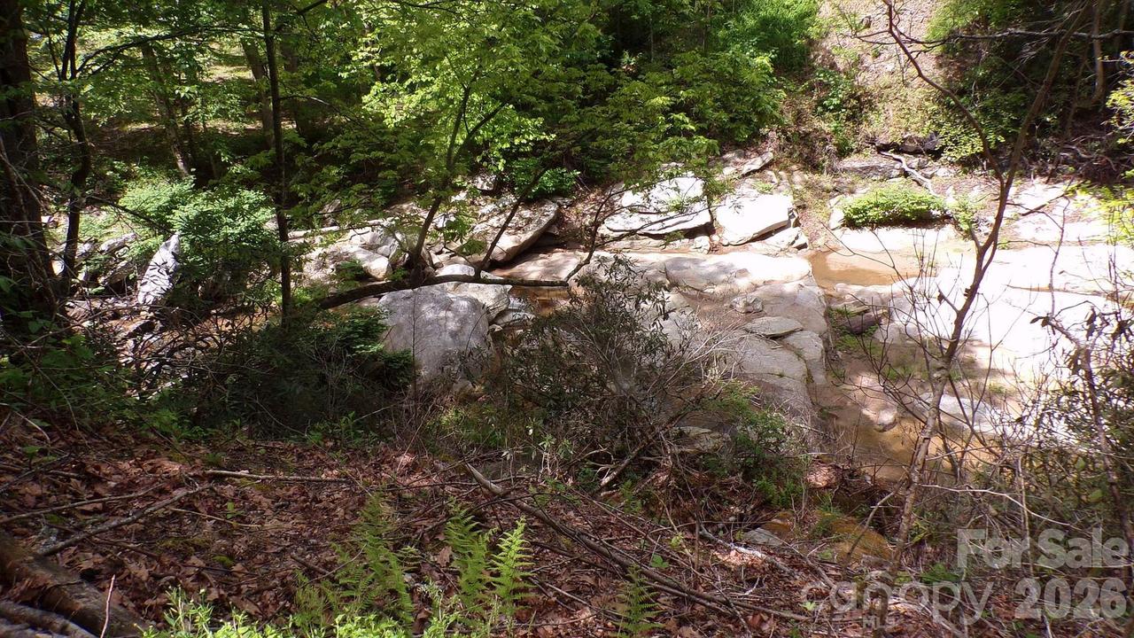 216 Paradise Rd., Hendersonville, NC 28792