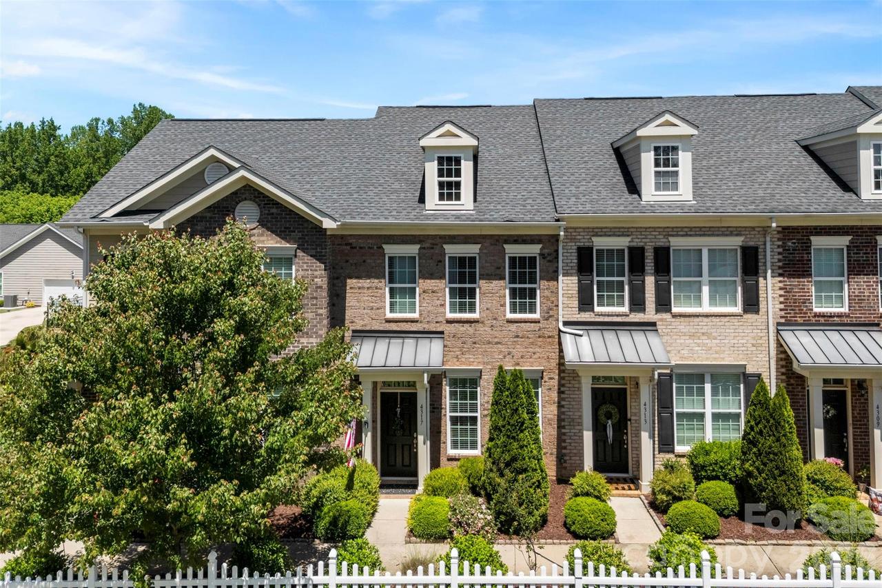 4317 Courtly Ln., Belmont, NC 28012