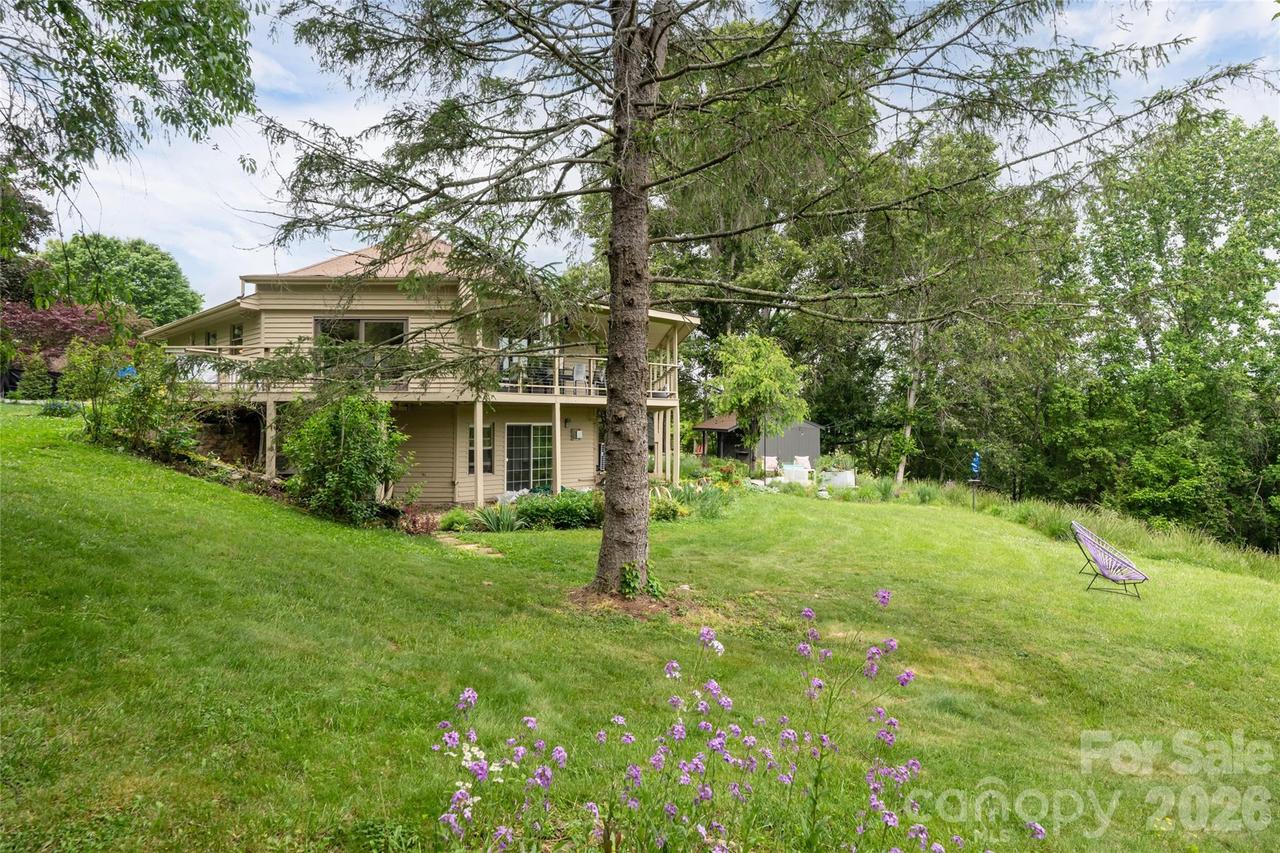 56 Donna Ln., Alexander, NC 28701