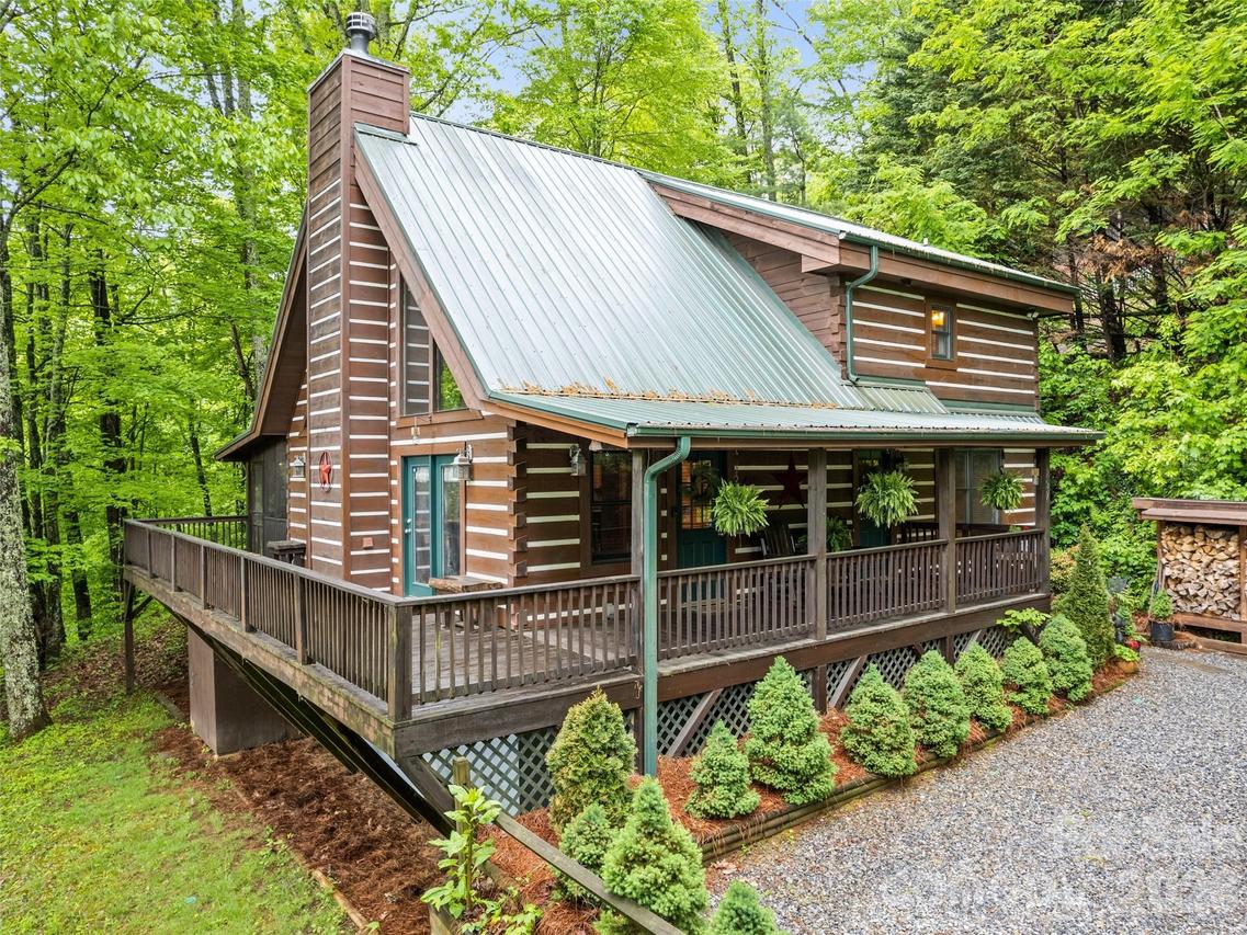 297 Hidden Cove Rd., Maggie Valley, NC 28751