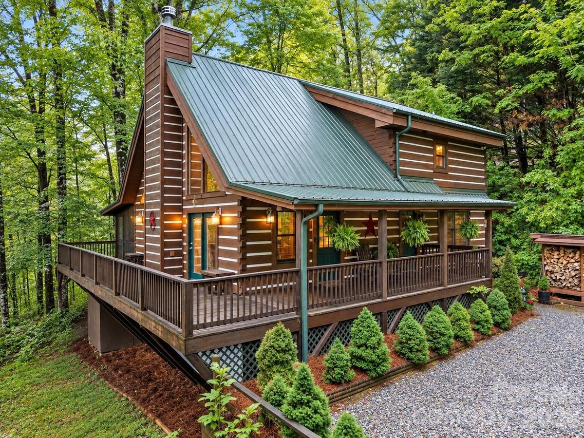 297 Hidden Cove Rd., Maggie Valley, NC 28751