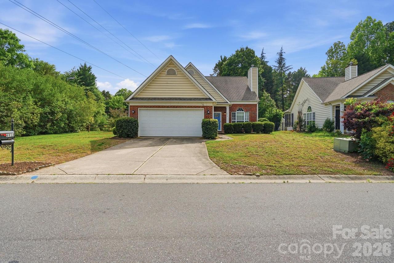 6914 Weirton Pl., Charlotte, NC 28226