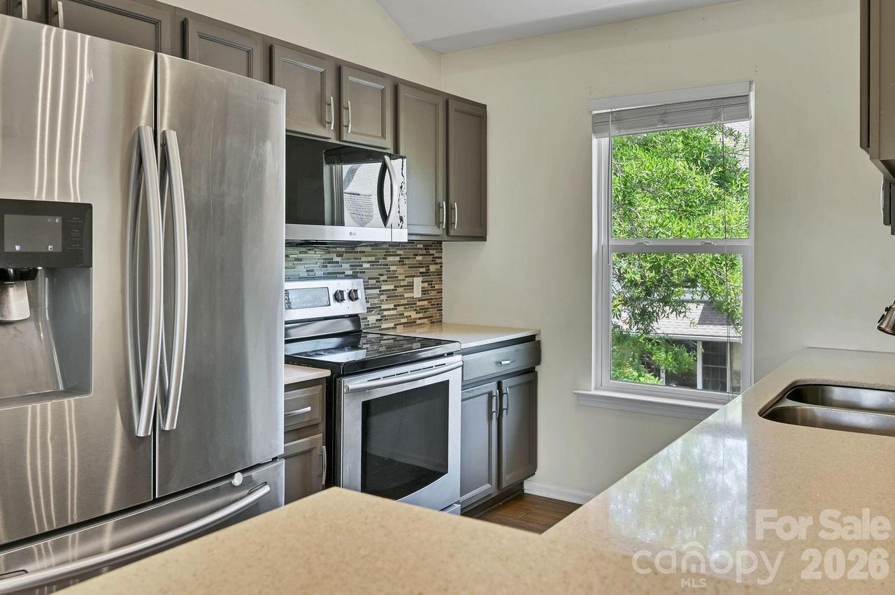 85 Rotunda Cir., Asheville, NC 28806
