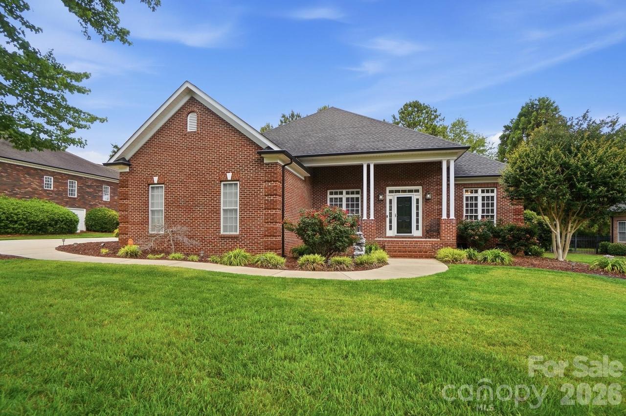 8000 Tottenham Dr., Harrisburg, NC 28075