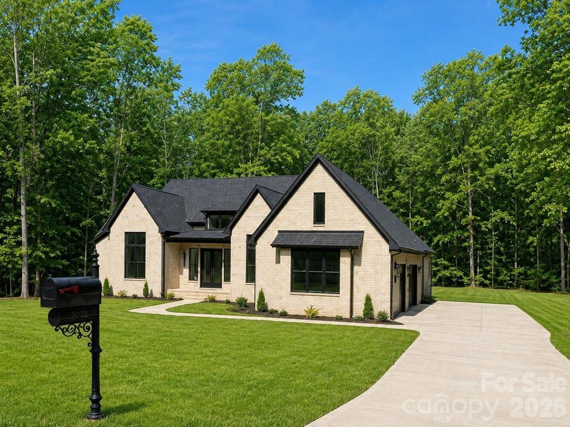 5922 Ravine Dr., Waxhaw, NC 28173