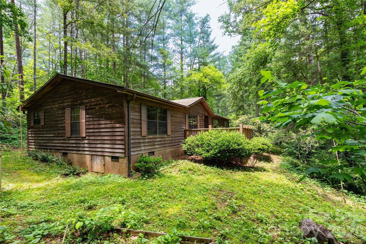 1010 Sharon Ridge Rd., Fairview, NC 28730