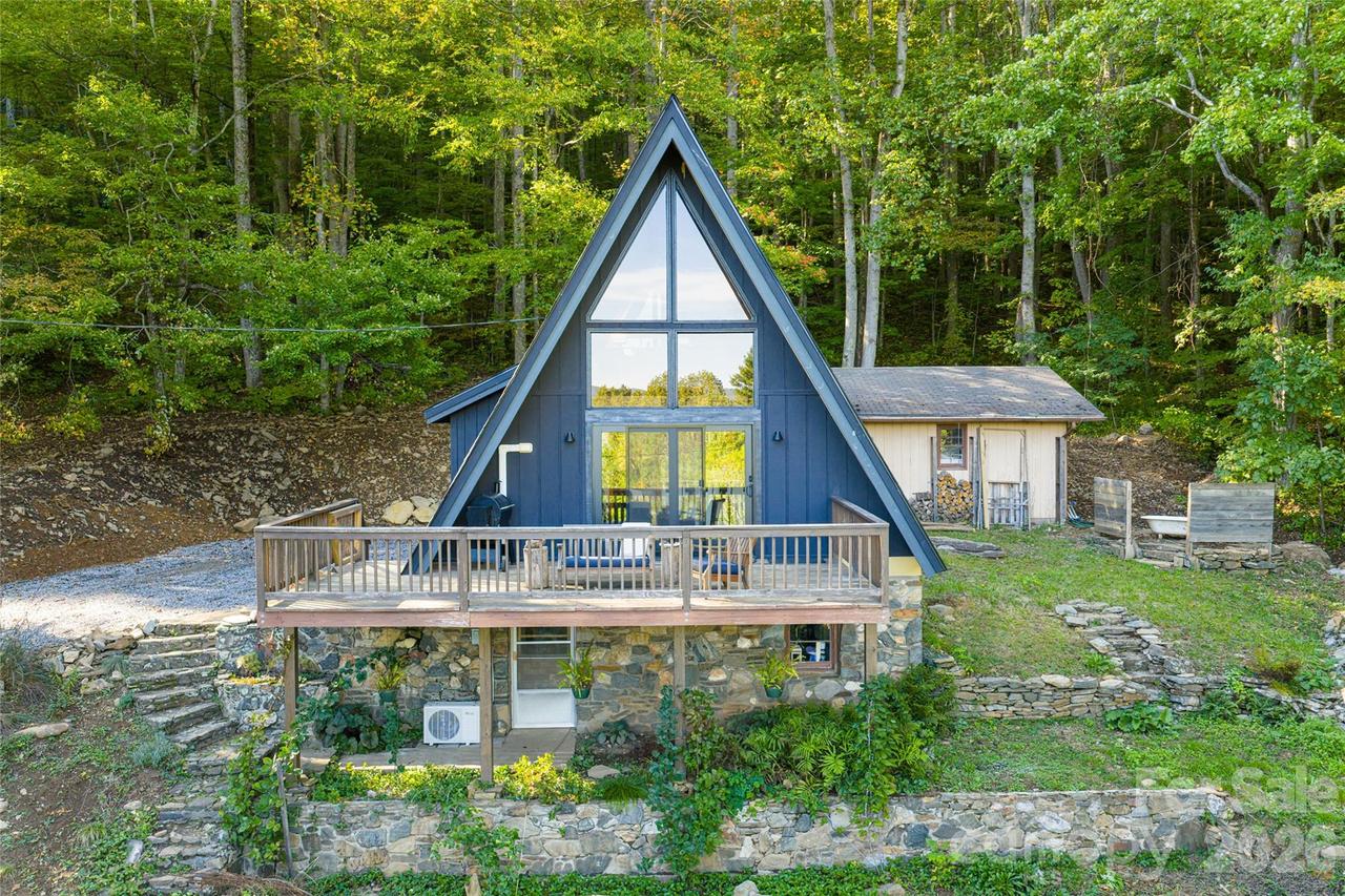 360 Banjo Branch Rd., Burnsville, NC 28714