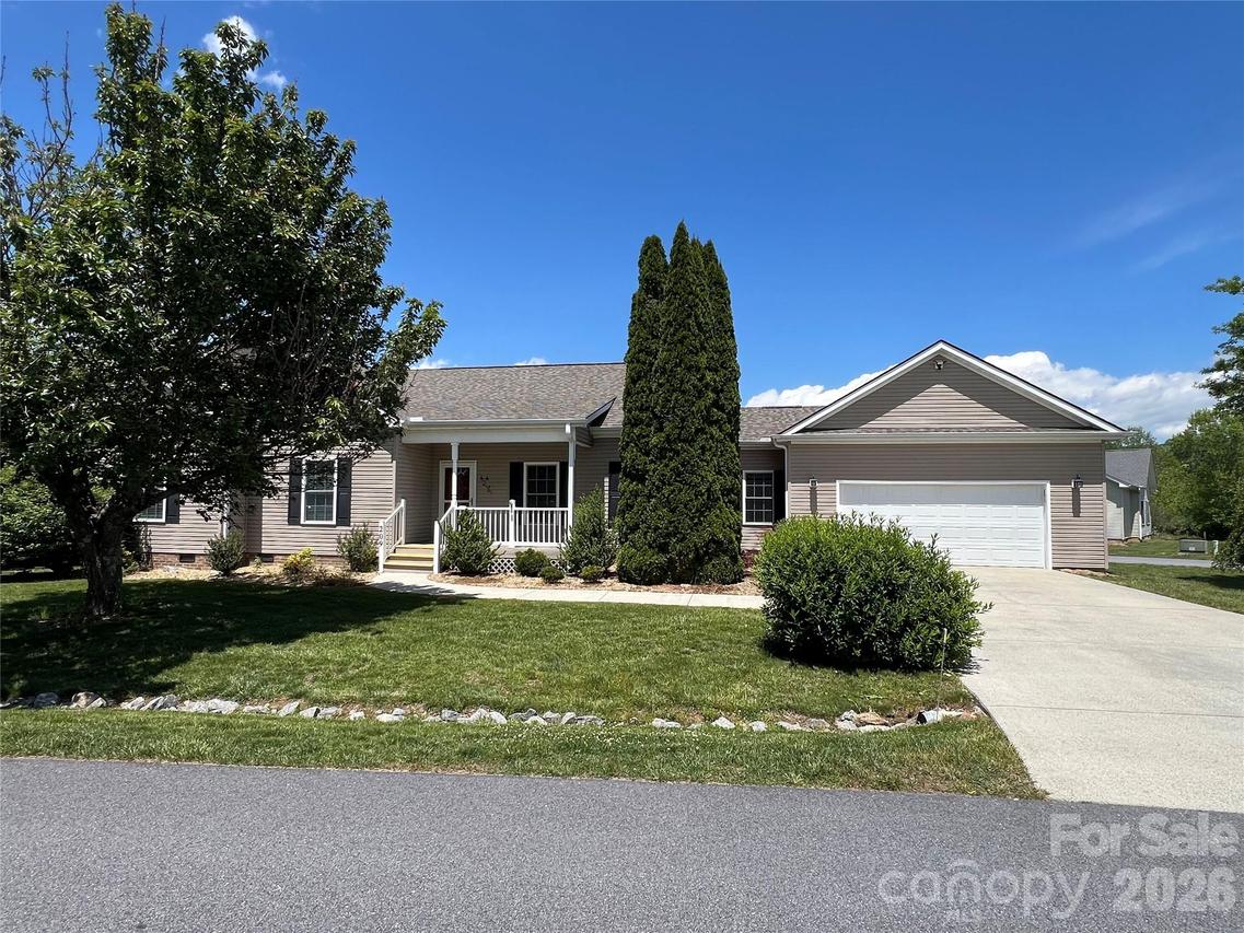 209 Beechnut Dr., Hendersonville, NC 28739