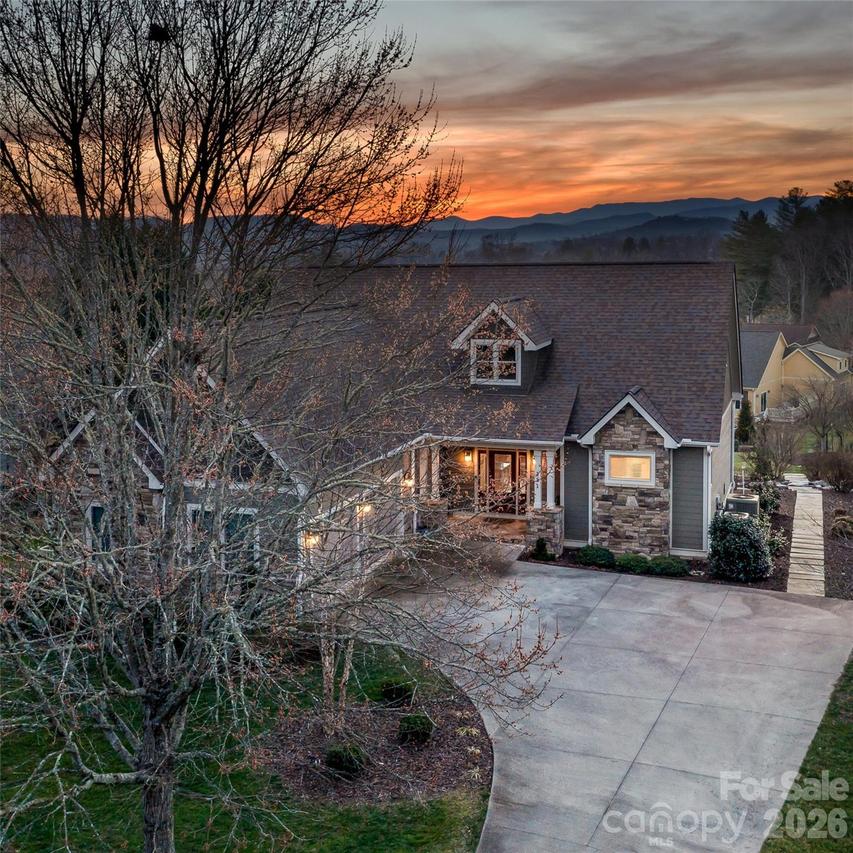 131 Cummings Cove Pkwy., Hendersonville, NC 28739