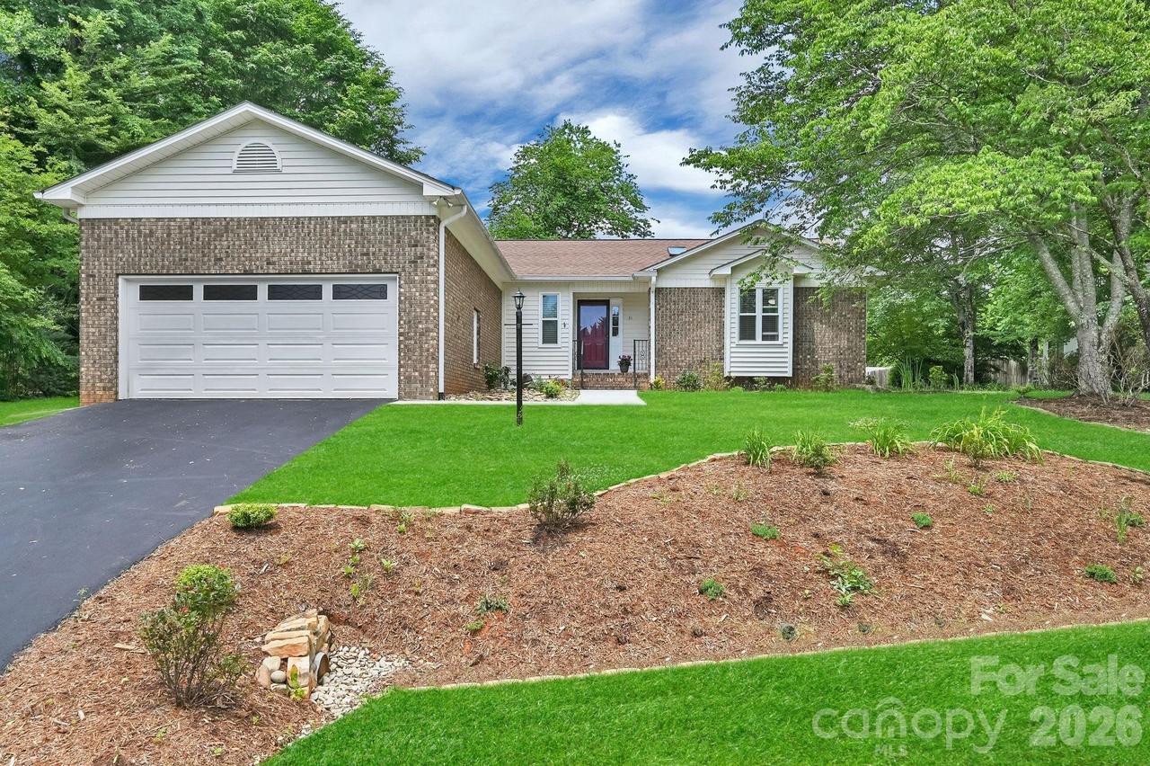 31 St Andrews Dr., Etowah, NC 28729