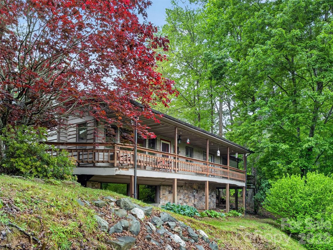 255 Westover Ln., Burnsville, NC 28714