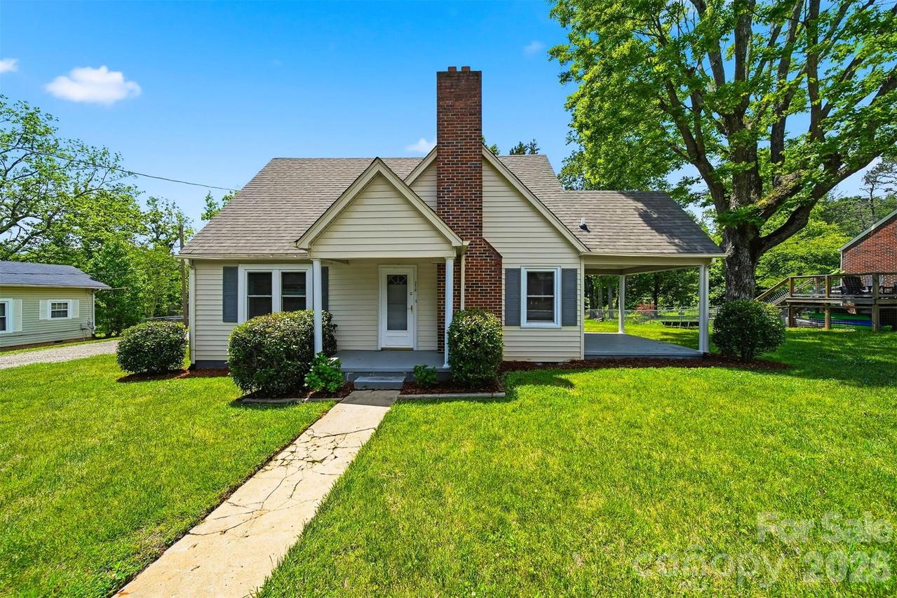 210 Valdese Dr., Morganton, NC 28655