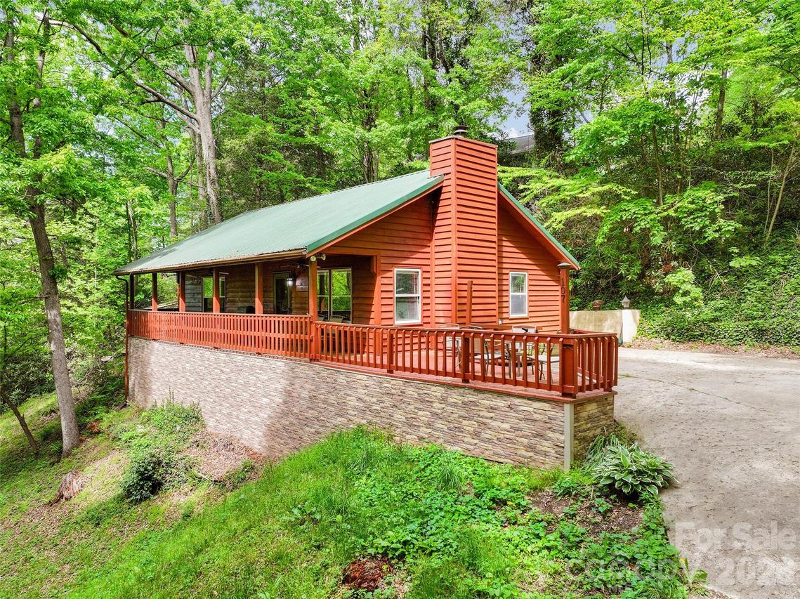 107 Pretty View Ln., Waynesville, NC 28786