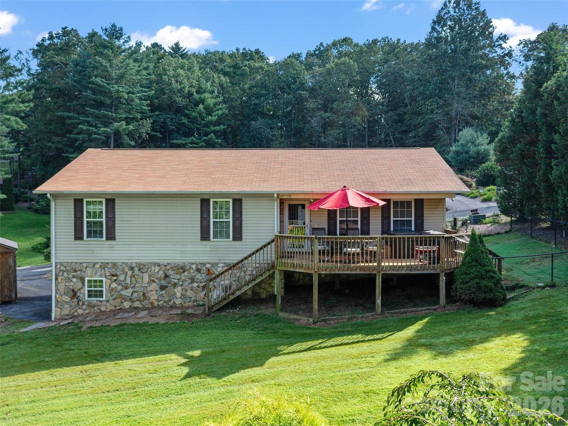 282 Sourwood Dr., Spruce Pine, NC 28777