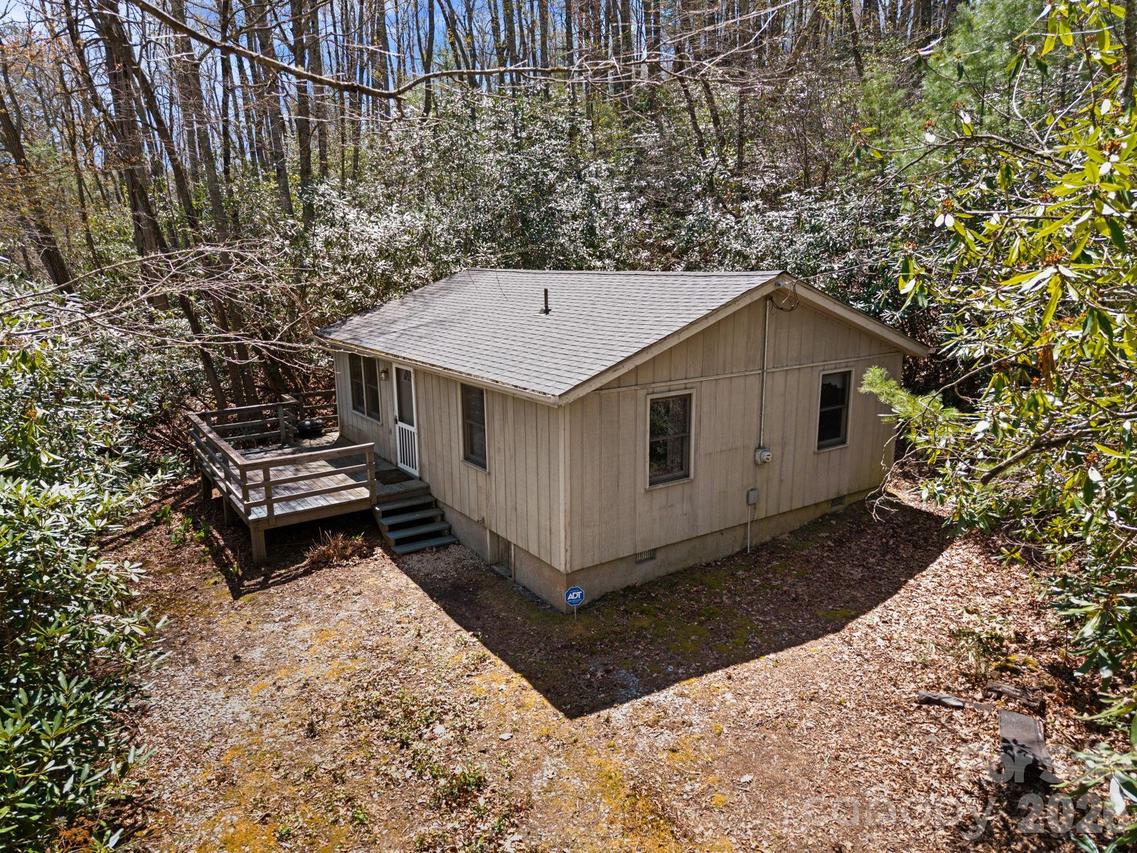 8977 Rose Hollow Ave., Newland, NC 28657