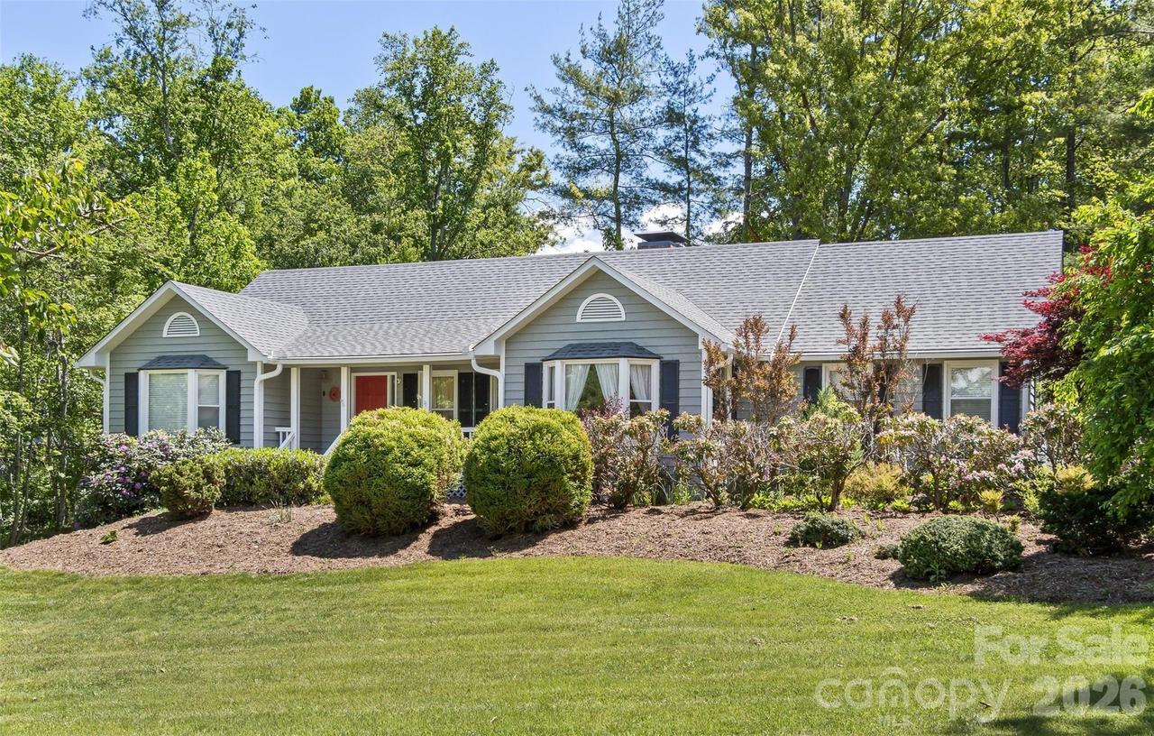 10 Applecross Rd., Weaverville, NC 28787