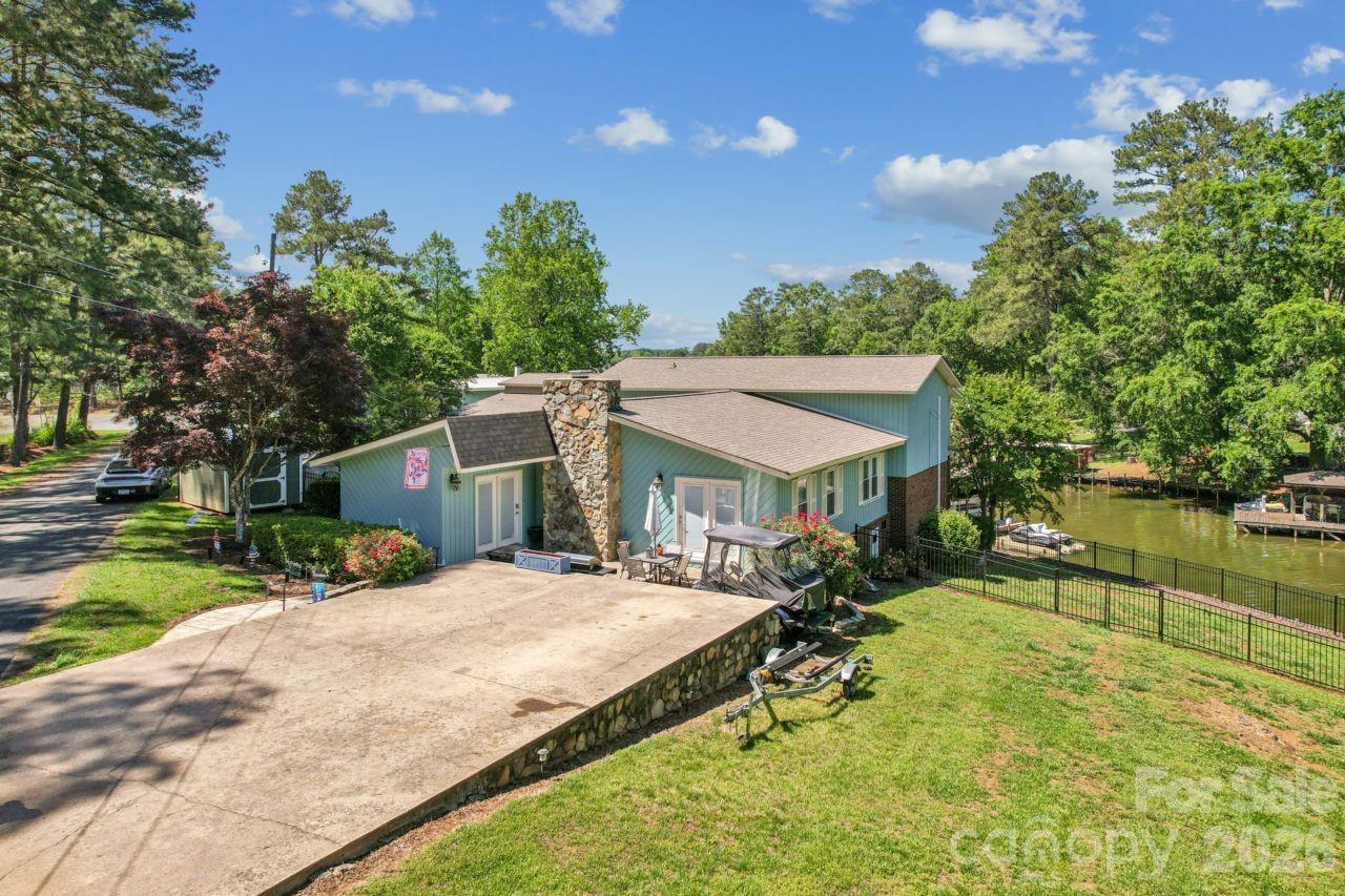49571 Blackberry Rd., Norwood, NC 28128