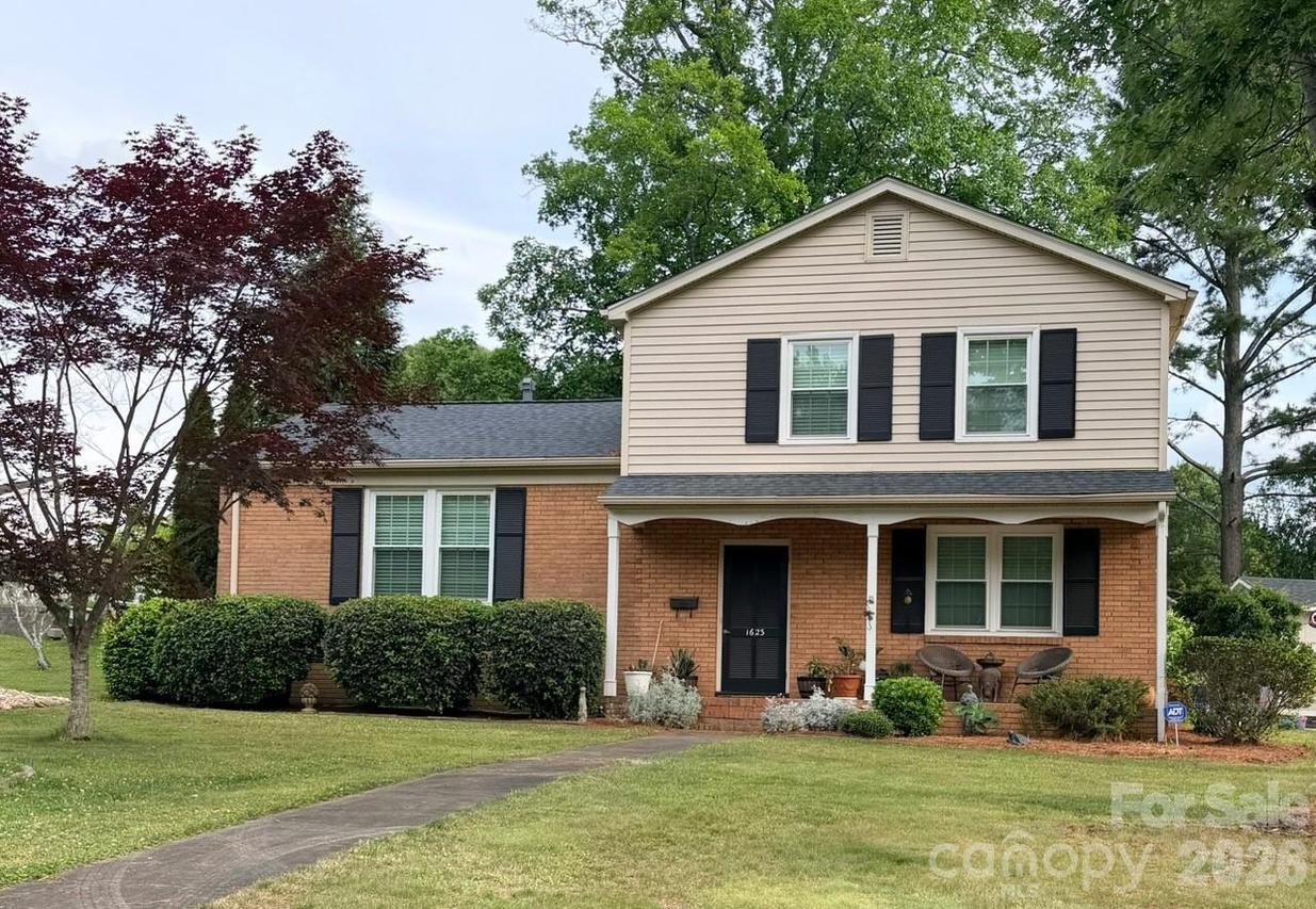 1623 Paddock Cir., Charlotte, NC 28209