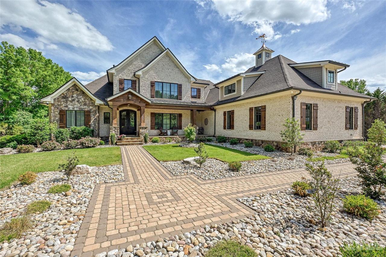 1430 Rosehill Dr., Waxhaw, NC 28173