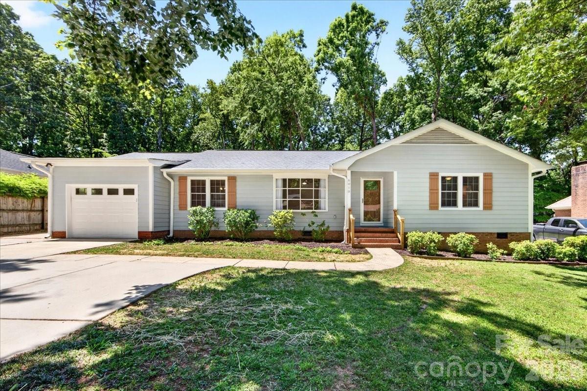 6018 Donegal Dr., Charlotte, NC 28212