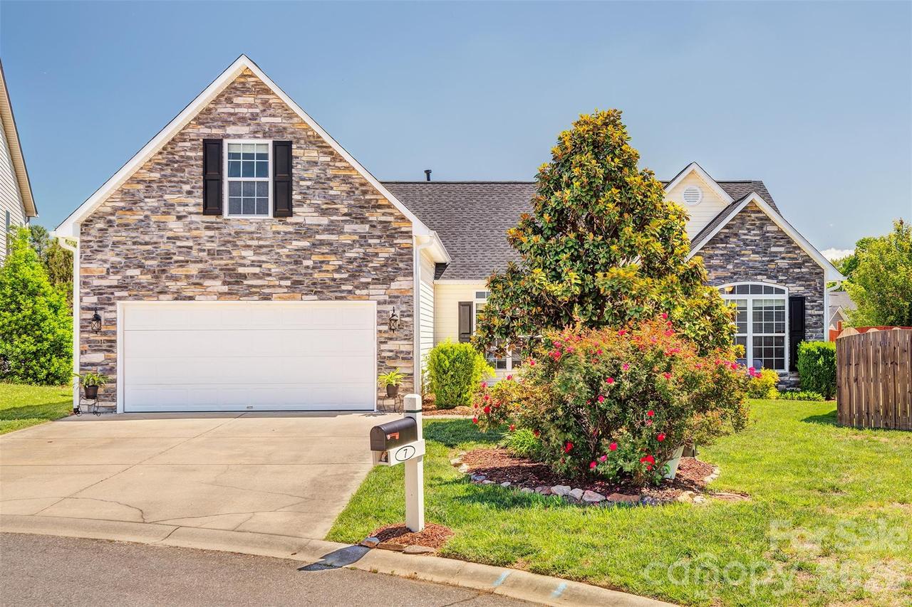 7 Breyerton Ct., Asheville, NC 28804