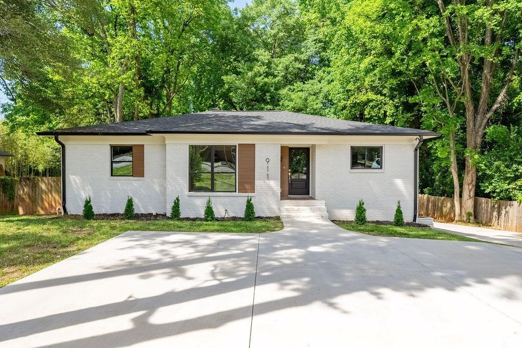 911 E Woodlawn Rd., Charlotte, NC 28209