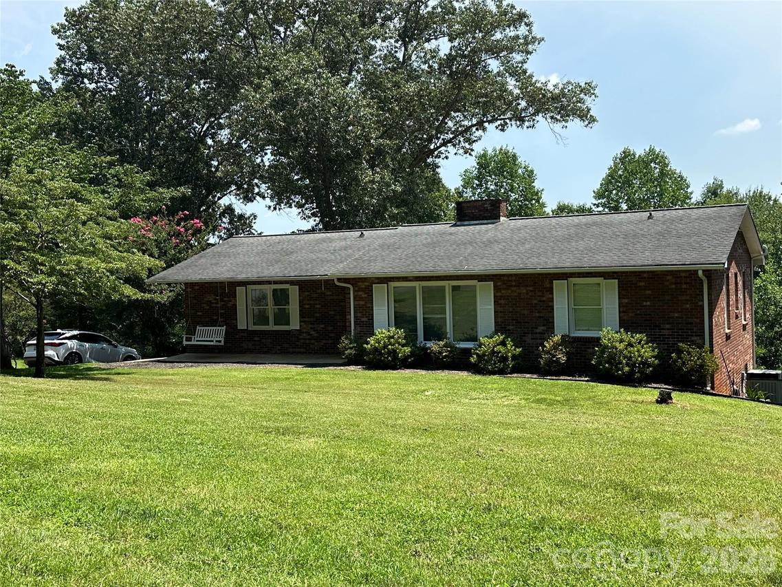 5212 Walter Starnes Pl., Granite Falls, NC 28630