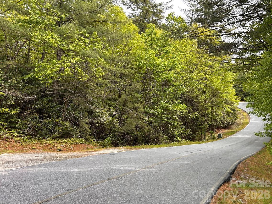 1054 Hawk Mountain Rd., Lake Toxaway, NC 28747