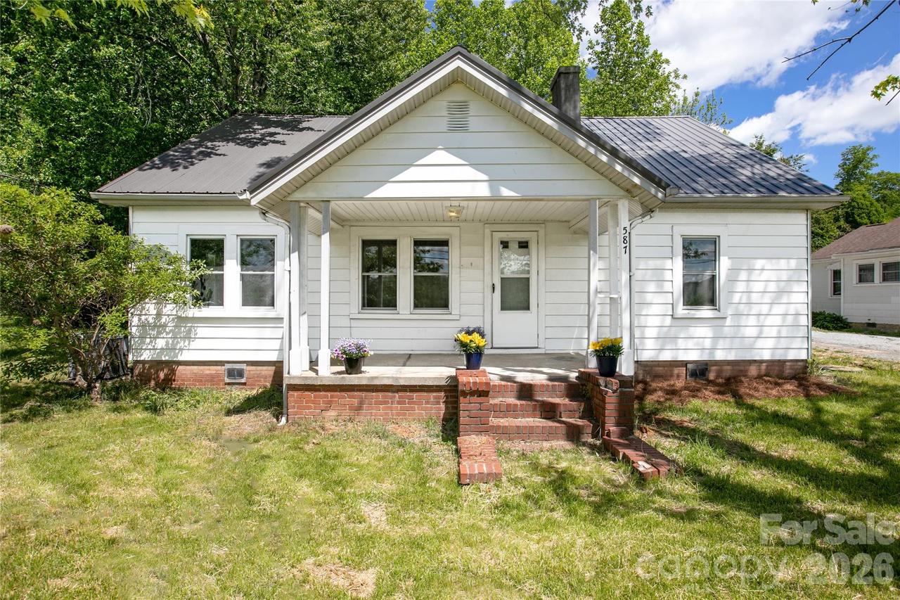 587 Old Hendersonville Hwy., Brevard, NC 28712