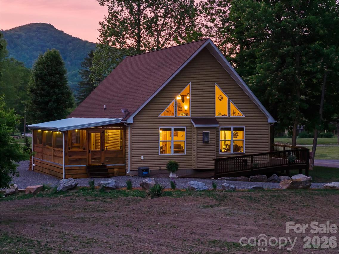 326 Ewart Wilson Rd., Burnsville, NC 28714