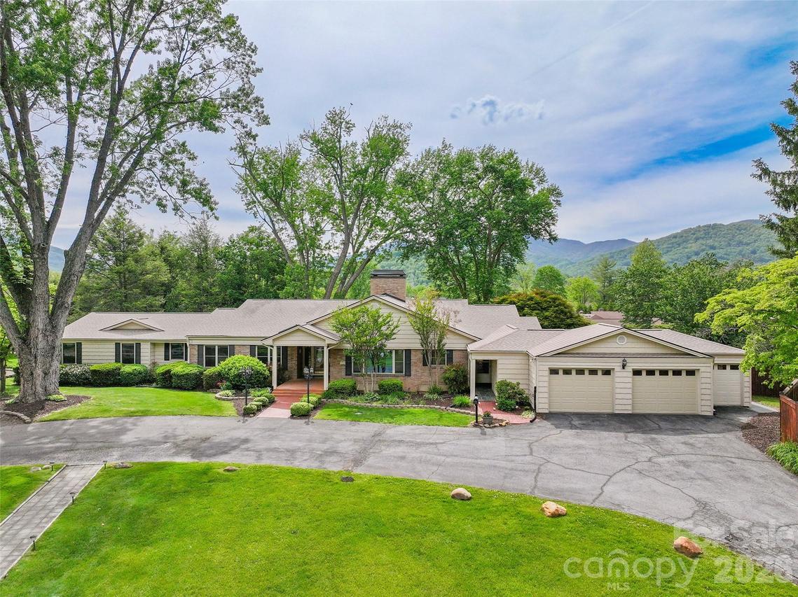142 Country Club Dr., Waynesville, NC 28786