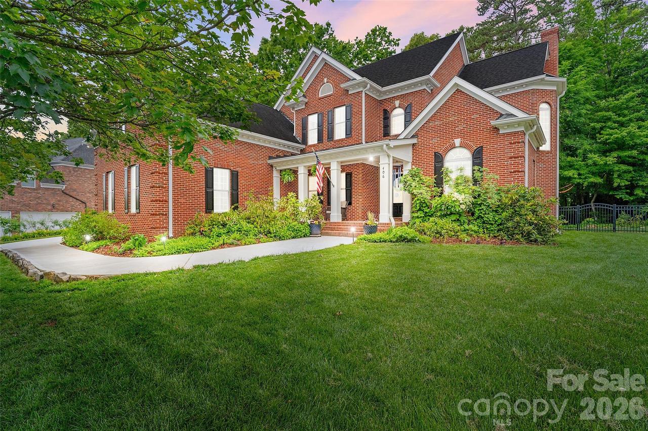 406 Castlestone Ln., Matthews, NC 28104