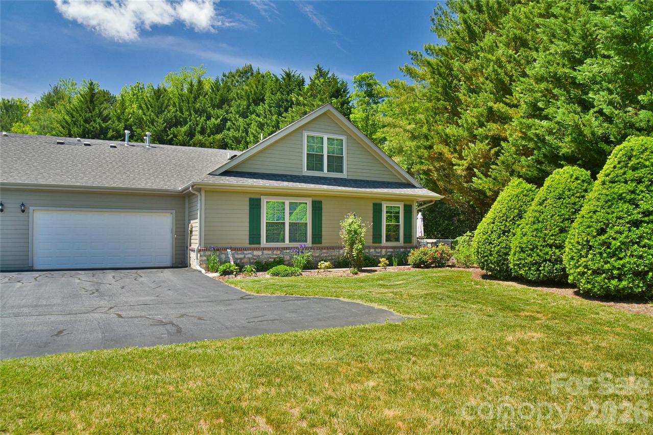11 Outlook Cir., Swannanoa, NC 28778
