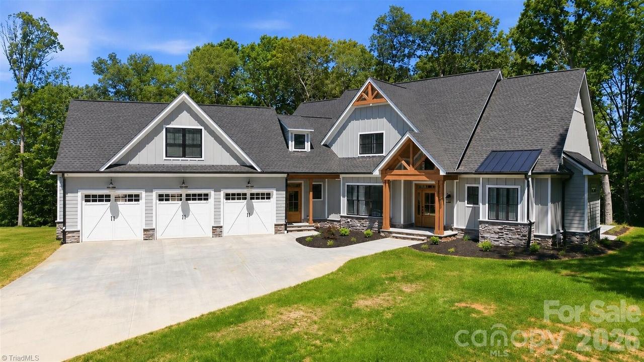 7566 Whisper Hollow Ln., Lewisville, NC 27023