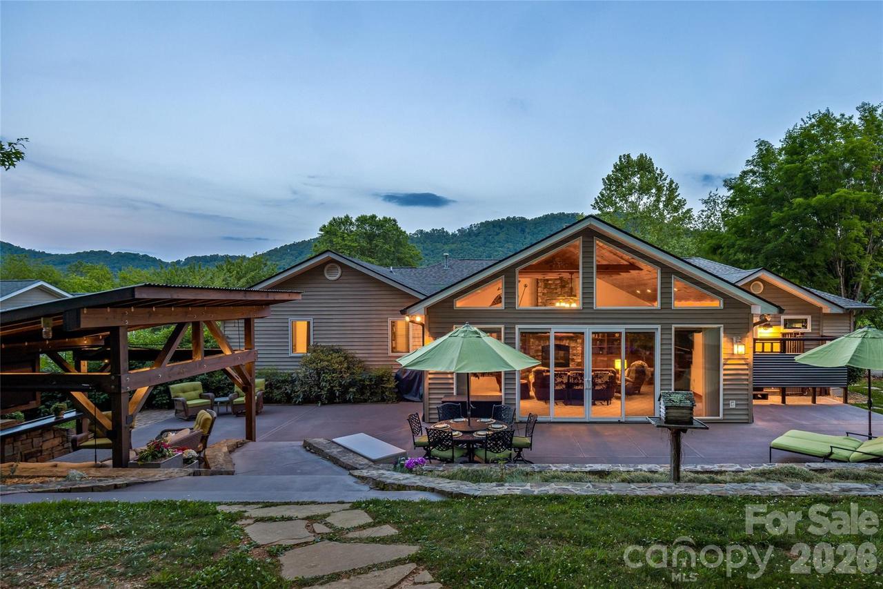 51 White Pine Cir., Fletcher, NC 28732